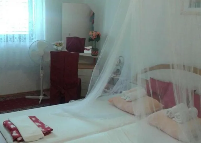 With A Parking Space - 13671